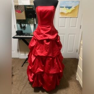 Elegant Red Strapless Gown